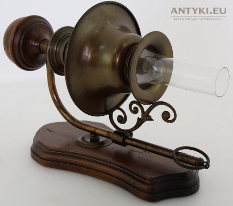 stylowa lampa ścienna do recepcji hotelu