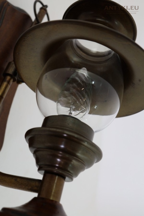 stylowa lampa ścienna do karczmy