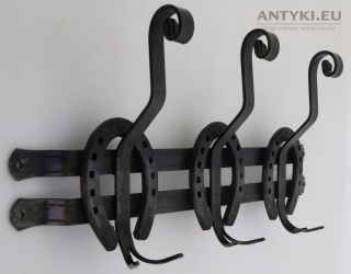 Rustykalny wieszak ścienny potrójny podkowa metal Francja lata 70. – masywny vintage 59 cm