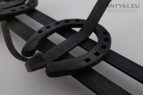 podkowy wieszak retro do kuchni na patelnie