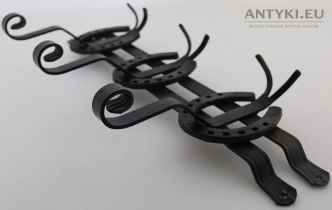 potrójny wieszak z podków końskich