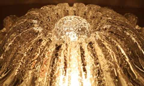 elegancka plafoniera z epoki