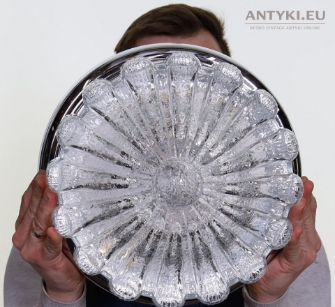 srebrny plafon z grubego szkła