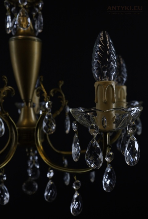 starodawna lampa wisząca z kryształami