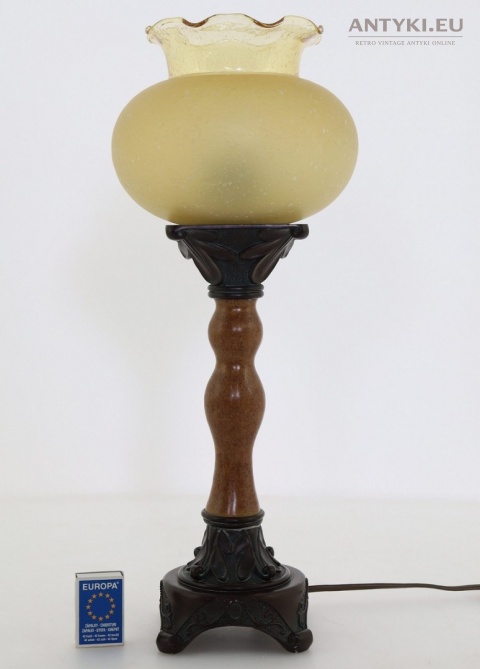 vintage lampka z ciężką podstawą