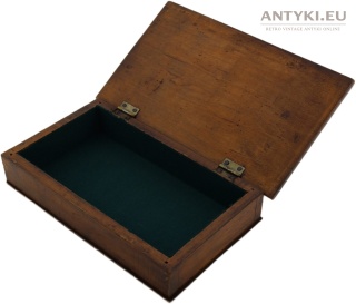 Antyczna szkatułka drewniana z rzeźbionym żaglowcem – retro kuferek vintage