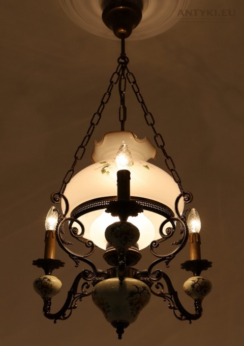 wisząca mosiężna lampa florystyczna