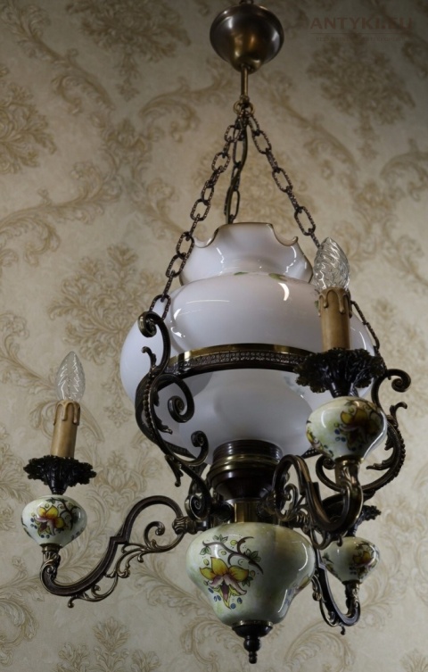 mosiężna lampa florystyczna zawieszana na sufit