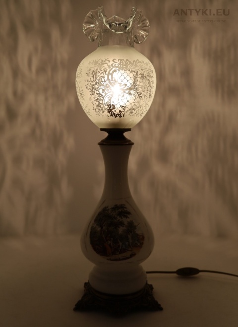 muzealna wysoka lampa stołowa vintage