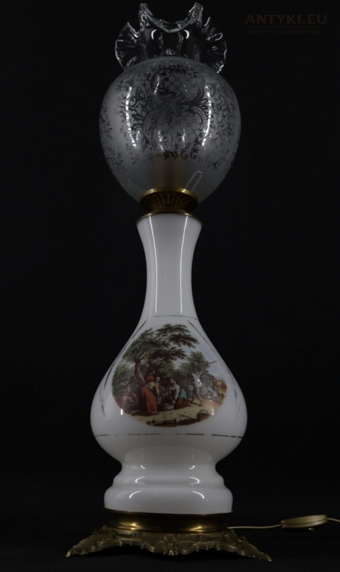 biała elegancka lampa stołowa antyczna