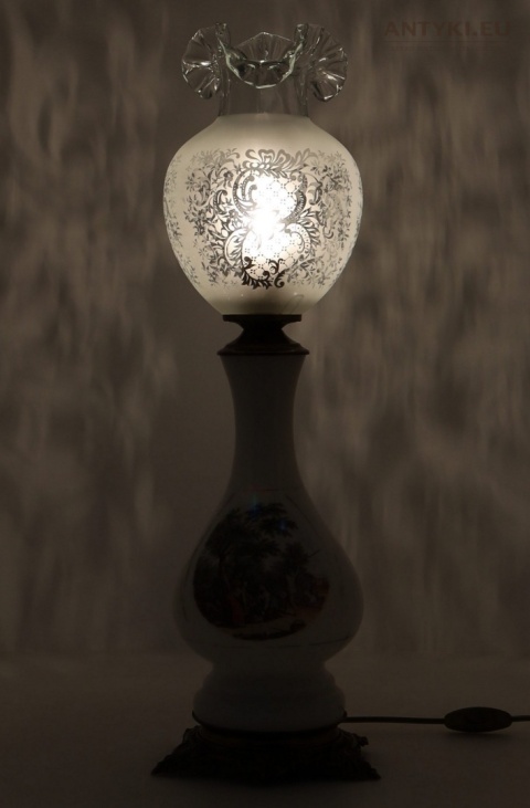 lampa stołowa do zamkowego wnętrza