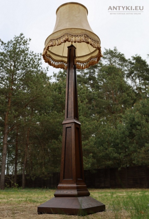 antyczna lampa z abażurem w idealnym stanie