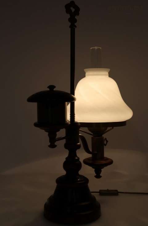 stołowa lampa retro z kominem szklanym