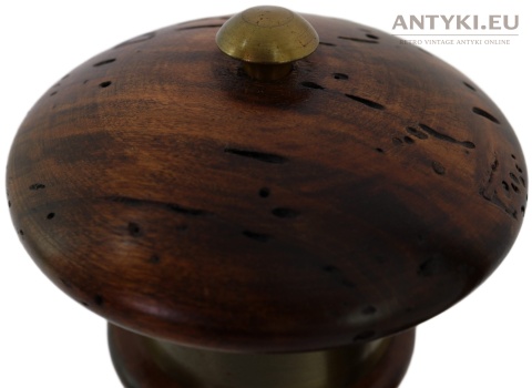 lampka vintage ze śladami korników