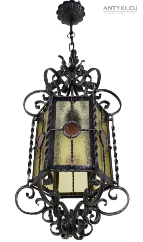 duża lampa sufitowa witrażowa zamkowy styl vintage