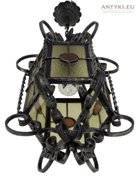 antyczna lampa wisząca z kutego metalu i szkła witrażowego
