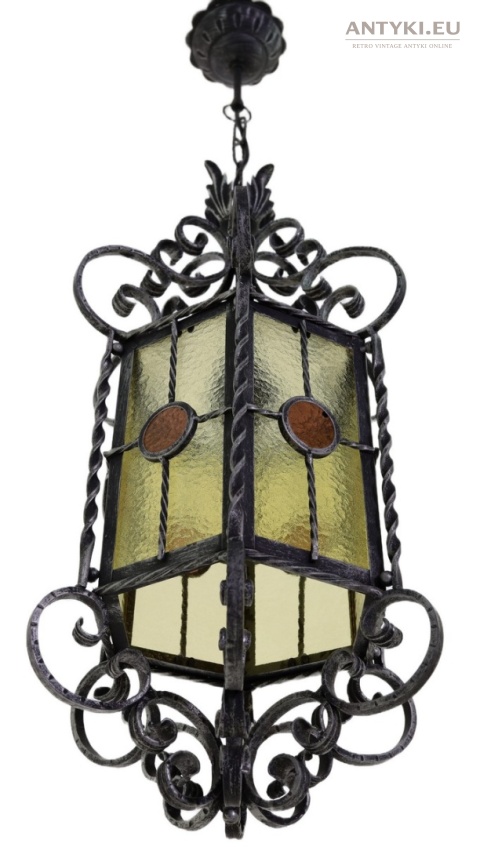 antyczna lampa witrażowa z ozdobnymi spiralami metalowymi