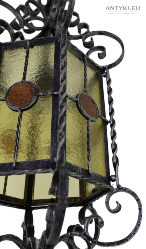 duża lampa wisząca witrażowa w stylu historycznym