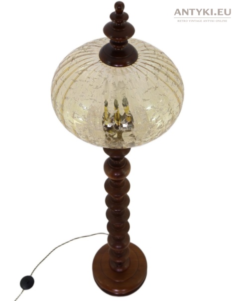 retro lampa stojąca z kloszem