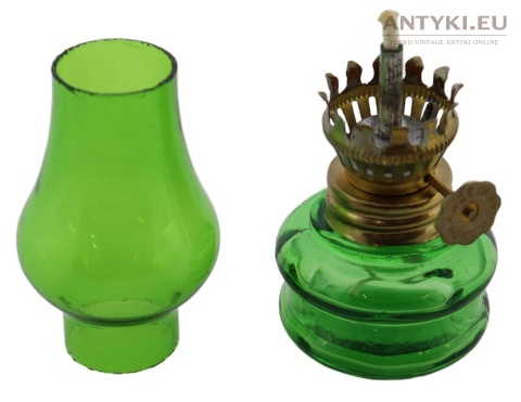 Miniaturowa zielona lampka naftowa szkło Made in Hong Kong – vintage kolekcjonerska