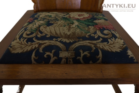 dekoracyjne krzesło antyczne z gobelinem