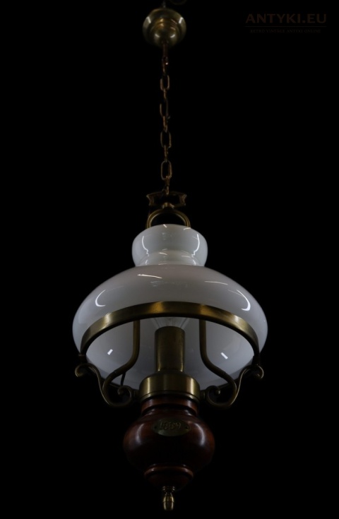 lampa vintage z łańcuchem sufitowym