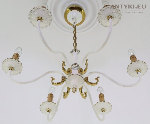 biały antyczny żyrandol do hotelu