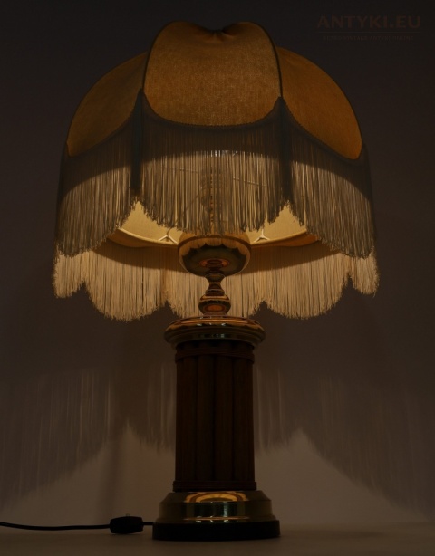stołowa antyczna lampa z abażurem materiałowym