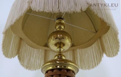 antyczna lampa drewniana z mosiężną podstawą