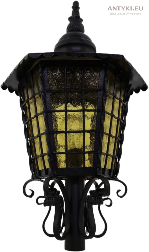 duża kuta lampa ogrodowa