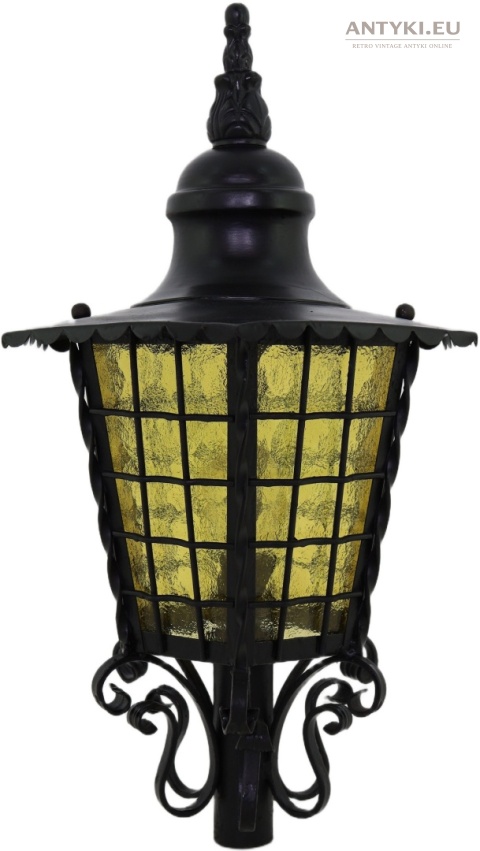 kuta lampa ogrodowa przy bramie