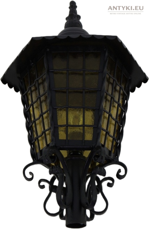 kuta lampa przy furtce vintage