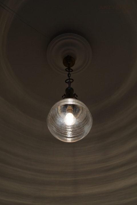 sufitowa mosiężna lampa Chesterfield z patyną