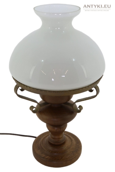 stara lampa drewniana rustykalna