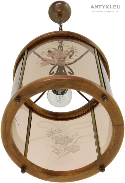 lampa z mosiężnymi kolumnami