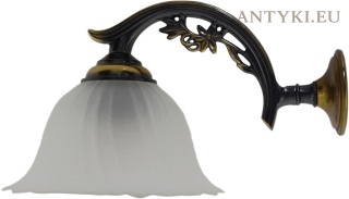 Stare kinkiety vintage retro z kloszami. Lampy stylowe z dawnych lat.
