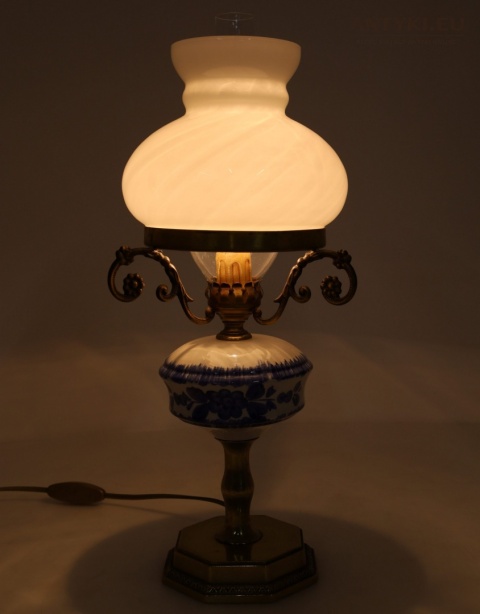 delf lampa retro z mlecznym kloszem