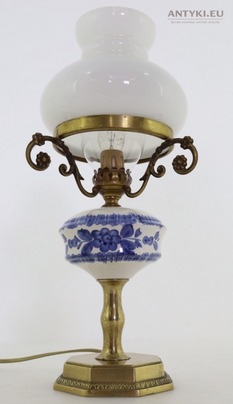 lampa z ceramiką biało niebieską