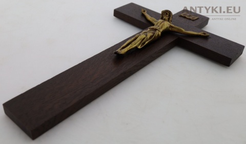 krzyż ścienny z figurą Chrystusa