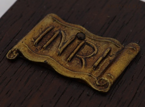 inri krzyż antyczny z tabliczką