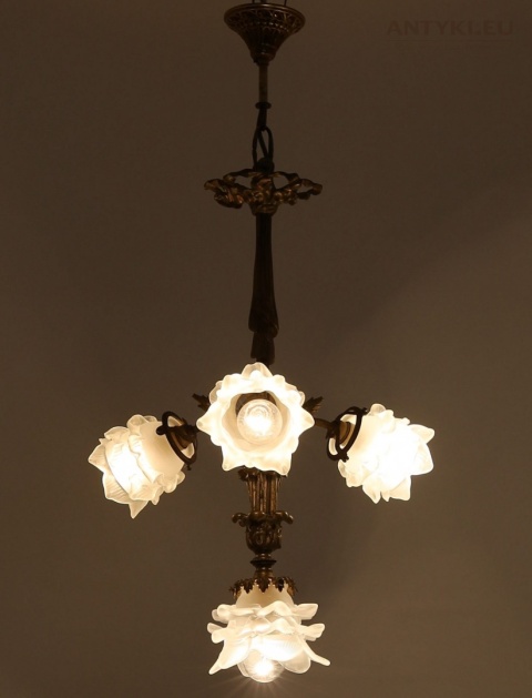 kolekcjonerska lampa sufitowa z florystycznymi detalami