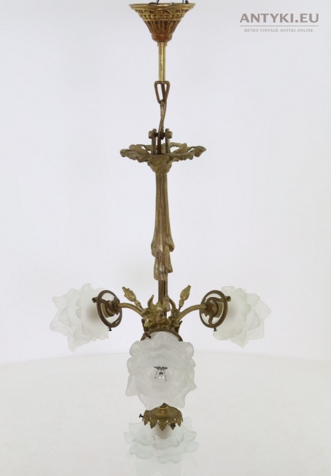 lampa sufitowa z motywem rozwiniętych róż