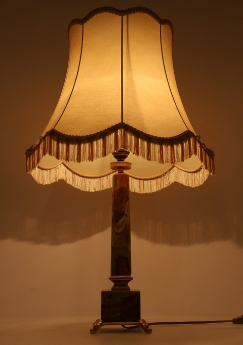 Duża lampa stołowa z onyksu i mosiądzu – vintage, połowa XX wieku, 67 cm