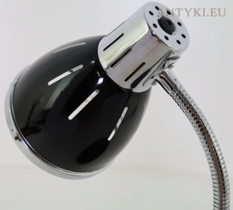 lampa stołowa Bauhaus z metalowym kloszem