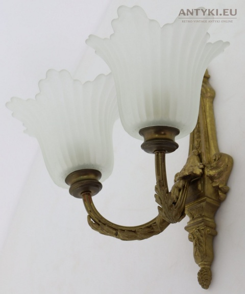 kinkiety vintage z dekoracyjną rozetą i ornamentami roślinnymi