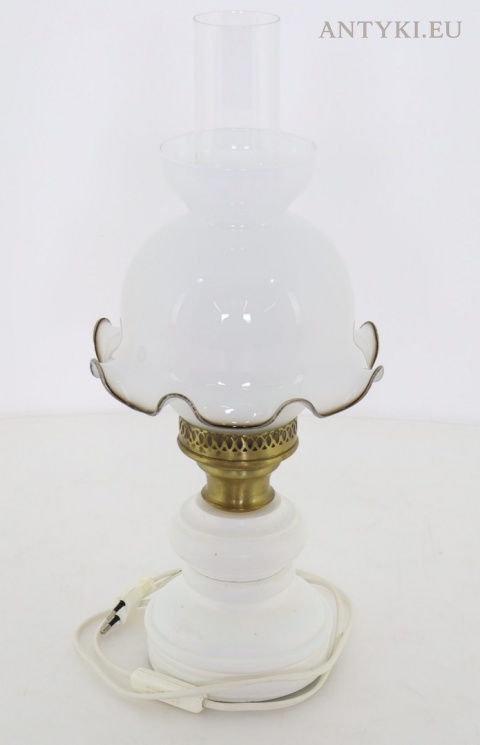 rustykalna biała lampa stołowa