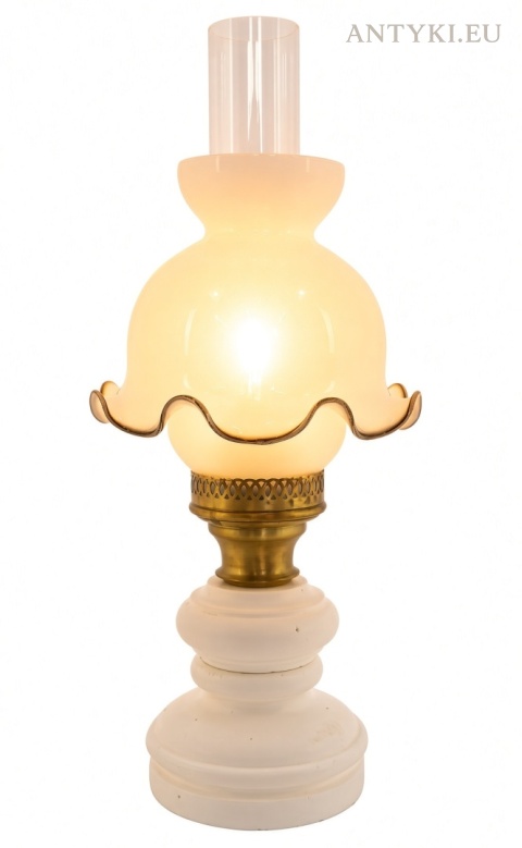 biała lampa na stolik rustyk