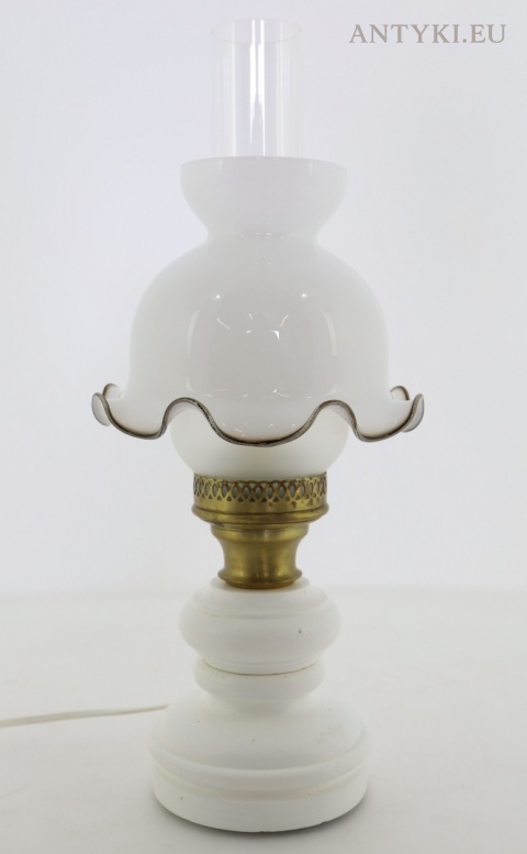 cottage core biała lampa stołowa