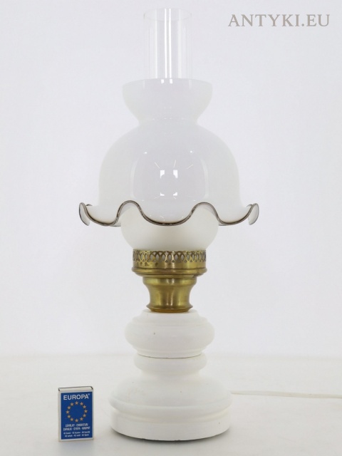 nostalgiczna lampa vintage z drewna mosiądzu i szkła