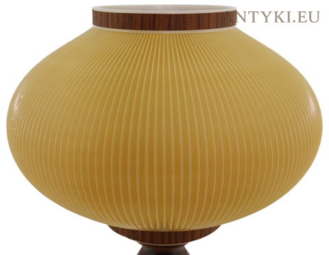 lampa stołowa w stylu skandynawskim z lat 70.
